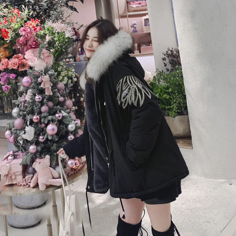 2019 Winter dou peng xing Embroidery Zipper Hooded Thick Mid-length Long Sleeve Cotton-padded Clothes/Cotton Coat
2019 Winter dou peng xing Embroidery Zipper Hooded Thick Mid-length Long Sleeve Cotton-padded Clothes/Cotton Coat