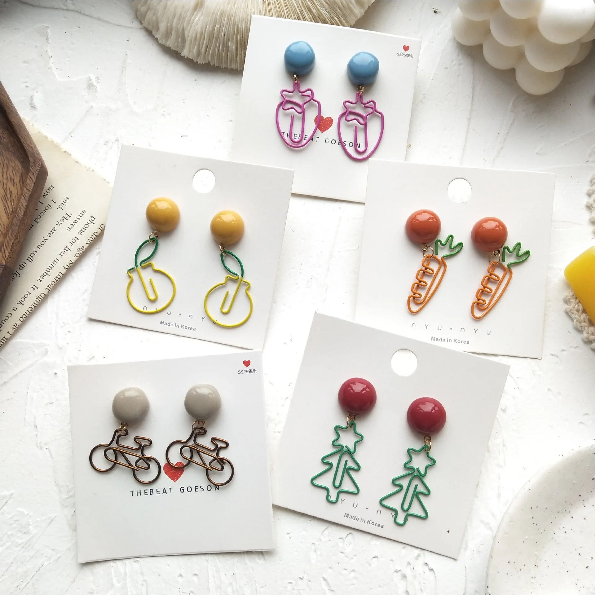 SNCSDK 2020 Creative Trend Line Paint Cute Fruit Christmas Tree Carrot Contrast Simple Strawberry Ear Clip Women's Stud Earrings
SNCSDK 2020 Creative Trend Line Paint Cute Fruit Christmas Tree Carrot Contrast Simple Strawberry Ear Clip Women's Stud Earrings