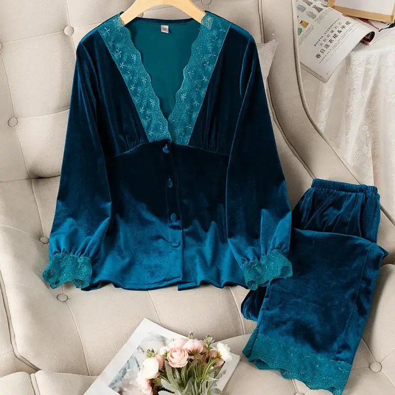 Женский велюровый пижамный комплект с V-образным вырезом, рубашка и штаны, Сексуальная кружевная одежда для сна из 2 предметов, бархатный Пижамный костюм, комплект для сна с эластичной талией, домашняя одежда
Женский велюровый пижамный комплект с V-образным вырезом, рубашка и штаны, Сексуальная кружевная одежда для сна из 2 предметов, бархатный Пижамный костюм, комплект для сна с эластичной талией, домашняя одежда