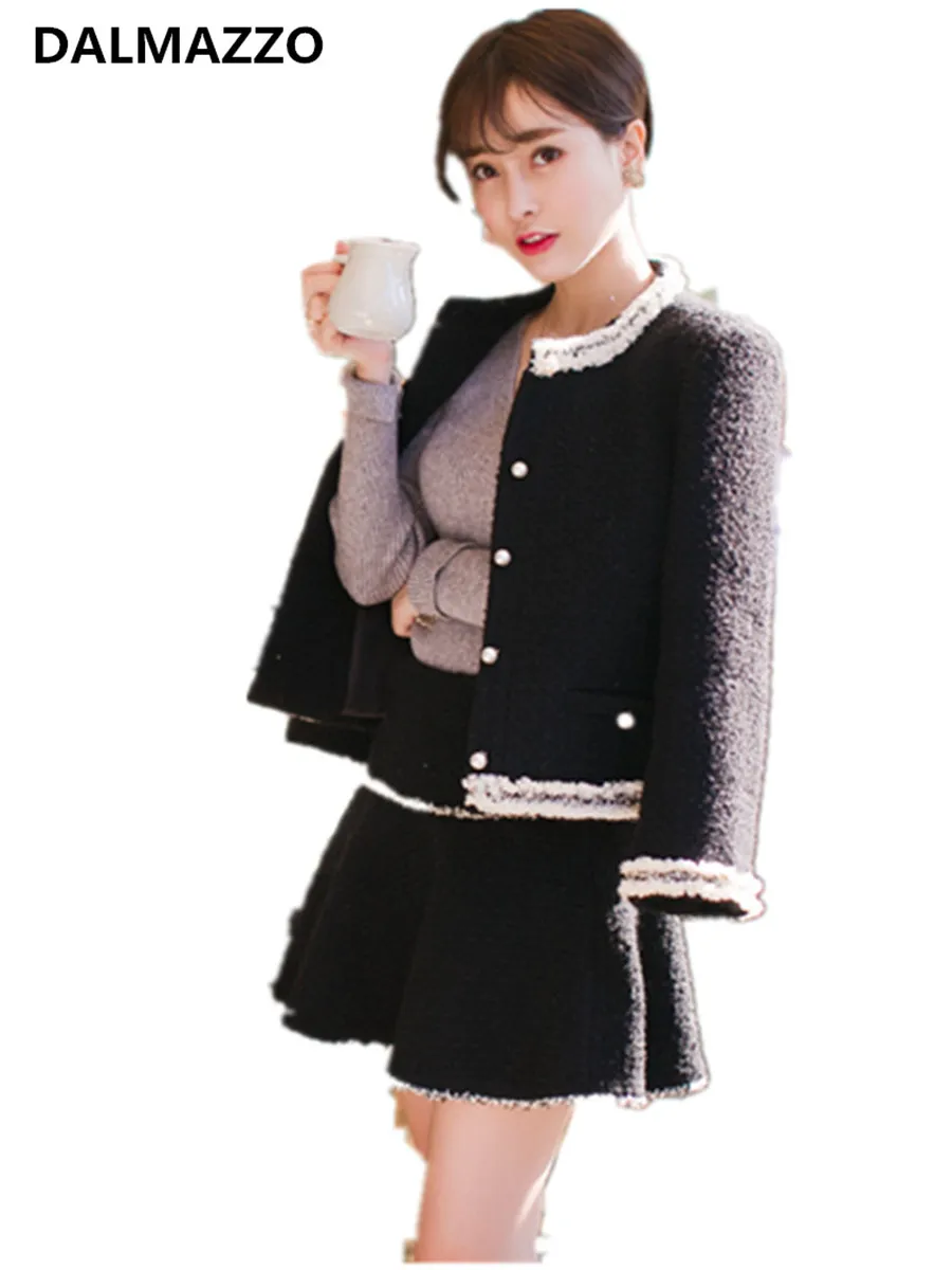 2019 Autumn Winter Runway Design High Quality Women Black Short Jacket Coat + Mini Skirt Suits 2 Piece Sets Sweet Girls Clothing
2019 Autumn Winter Runway Design High Quality Women Black Short Jacket Coat + Mini Skirt Suits 2 Piece Sets Sweet Girls Clothing