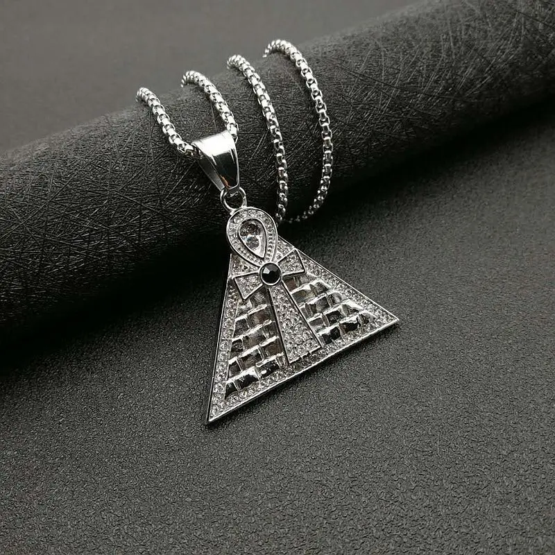 Колье с подвеской в виде пирамиды из нержавеющей стали 
Колье с подвеской в виде пирамиды из нержавеющей стали