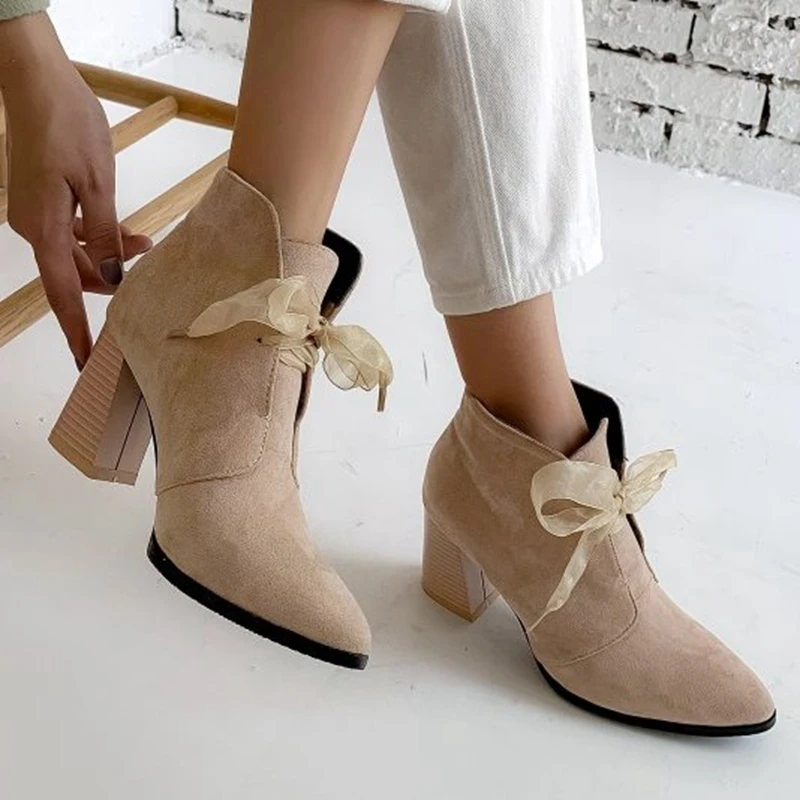 REAVE CAT Women Ankle Boots Pointed toe Chunky heel Lace band Zipper Office lady boots Nude black big size 14 15 botas mujer 
REAVE CAT Women Ankle Boots Pointed toe Chunky heel Lace band Zipper Office lady boots Nude black big size 14 15 botas mujer