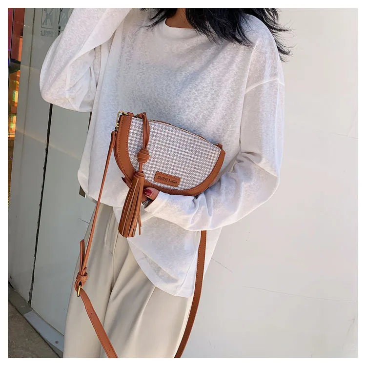 Half crescent 2019 new tassel simple saddle bag (size) girls small satchel Mori shoulder
Half crescent 2019 new tassel simple saddle bag (size) girls small satchel Mori shoulder