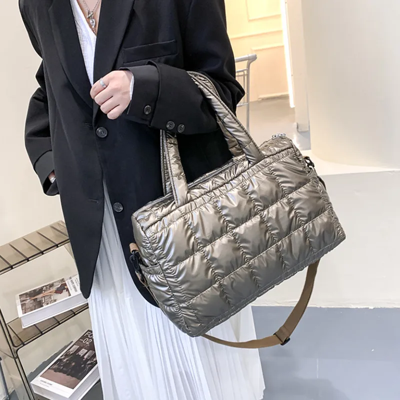 Women's Shoulder Messenger Bag New Winter Luxury Designer Female Padded Bag High Quality Down Fabric Ladies Fashion Handbag Sac
Women's Shoulder Messenger Bag New Winter Luxury Designer Female Padded Bag High Quality Down Fabric Ladies Fashion Handbag Sac