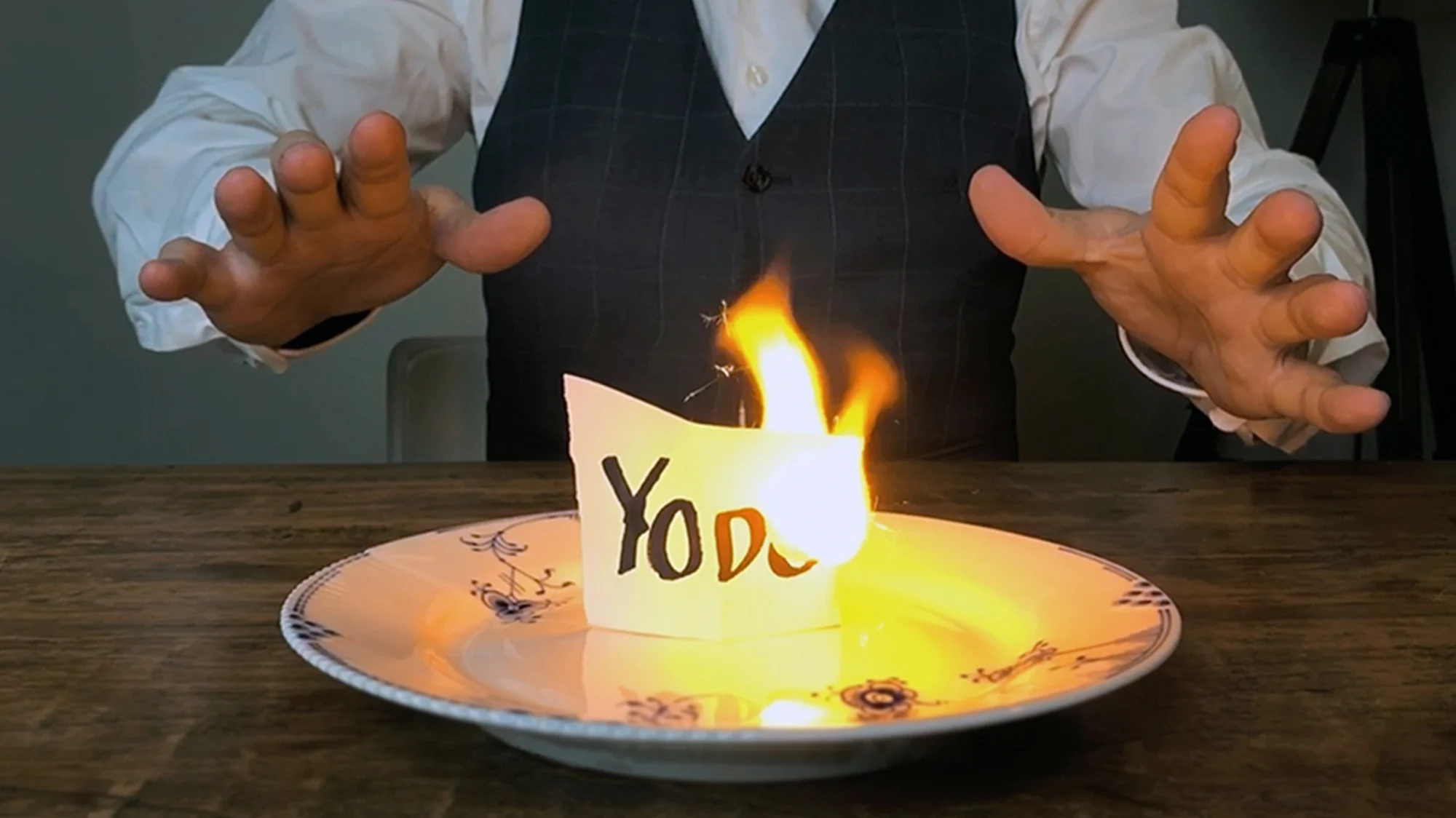 Yodo Laser Device Remote Charged Magic Tricks Stage Magia Ignite Without Touching Mental Gimmick Prop Fire Appear/vanish Magie
Yodo Laser Device Remote Charged Magic Tricks Stage Magia Ignite Without Touching Mental Gimmick Prop Fire Appear/vanish Magie