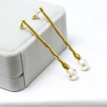 European and American copper water drop fashion trend ear nail pearl inlaid pine stone ear pendant
European and American copper water drop fashion trend ear nail pearl inlaid pine stone ear pendant