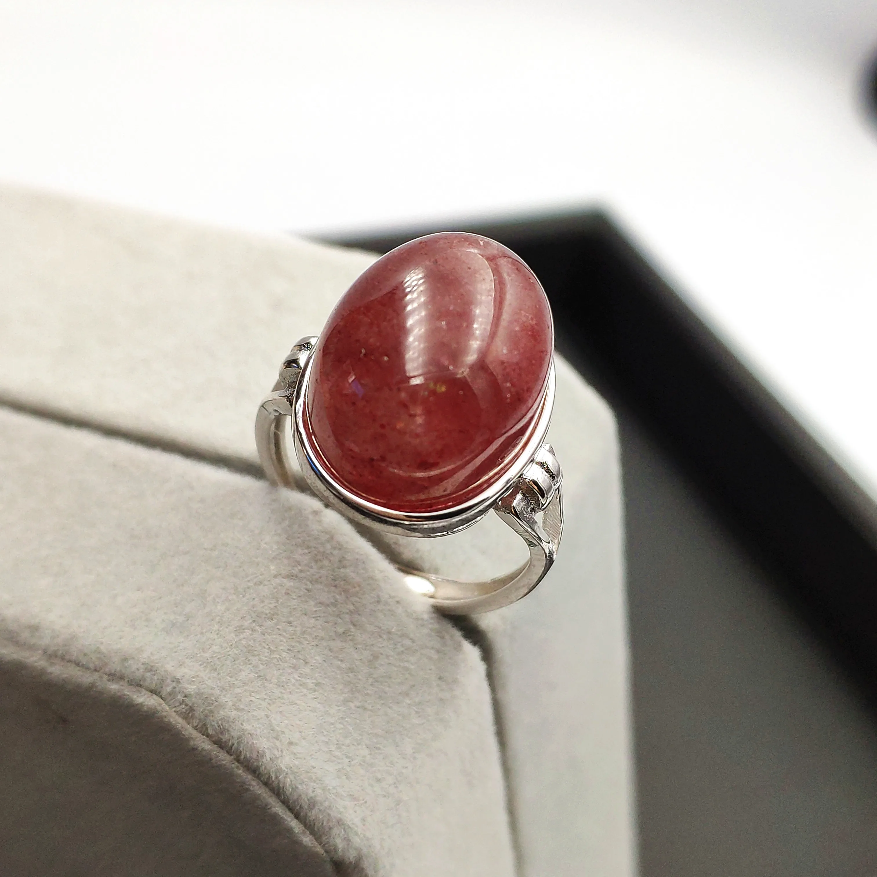 Genuine Natural Red Strawberry Quartz Crystal Adjustable Ring 16x14mm 925 Sterling Silver Fashion Ring Oval Bead Stone AAAAA
Genuine Natural Red Strawberry Quartz Crystal Adjustable Ring 16x14mm 925 Sterling Silver Fashion Ring Oval Bead Stone AAAAA