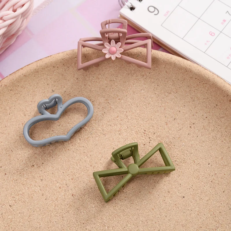 New Fashion Alloy Simple Geometric cartoon letter flowers Barrettes Hairpins For Women Girl Clamp Hair Accessorie Headwear
New Fashion Alloy Simple Geometric cartoon letter flowers Barrettes Hairpins For Women Girl Clamp Hair Accessorie Headwear