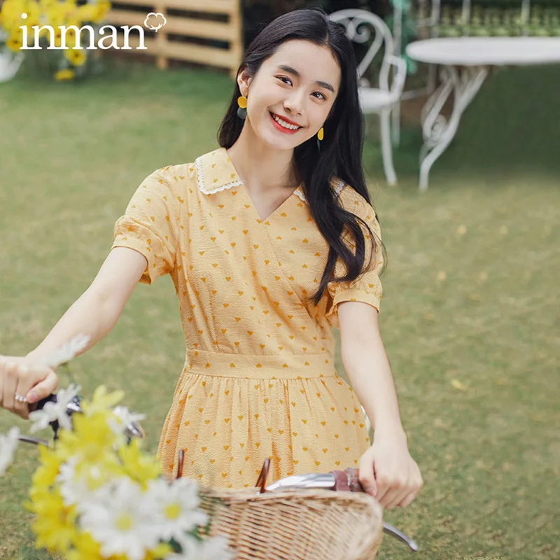 INMAN Retro Style 2020 Summer New Arrival Heart Lapel Nipped Waist Slimmed Dress 
INMAN Retro Style 2020 Summer New Arrival Heart Lapel Nipped Waist Slimmed Dress