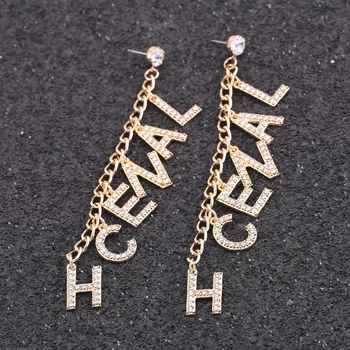 High Quality Drop Earring Letter Earrings Chain Famous Brand Designer Luxury Brincos Earrings For Women Gift Wedding Accessories
High Quality Drop Earring Letter Earrings Chain Famous Brand Designer Luxury Brincos Earrings For Women Gift Wedding Accessories