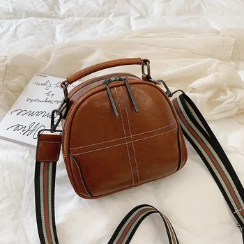 New women's bag shoulder bag Korean version of the wild Messenger bag fashion handbag small round bag 
New women's bag shoulder bag Korean version of the wild Messenger bag fashion handbag small round bag