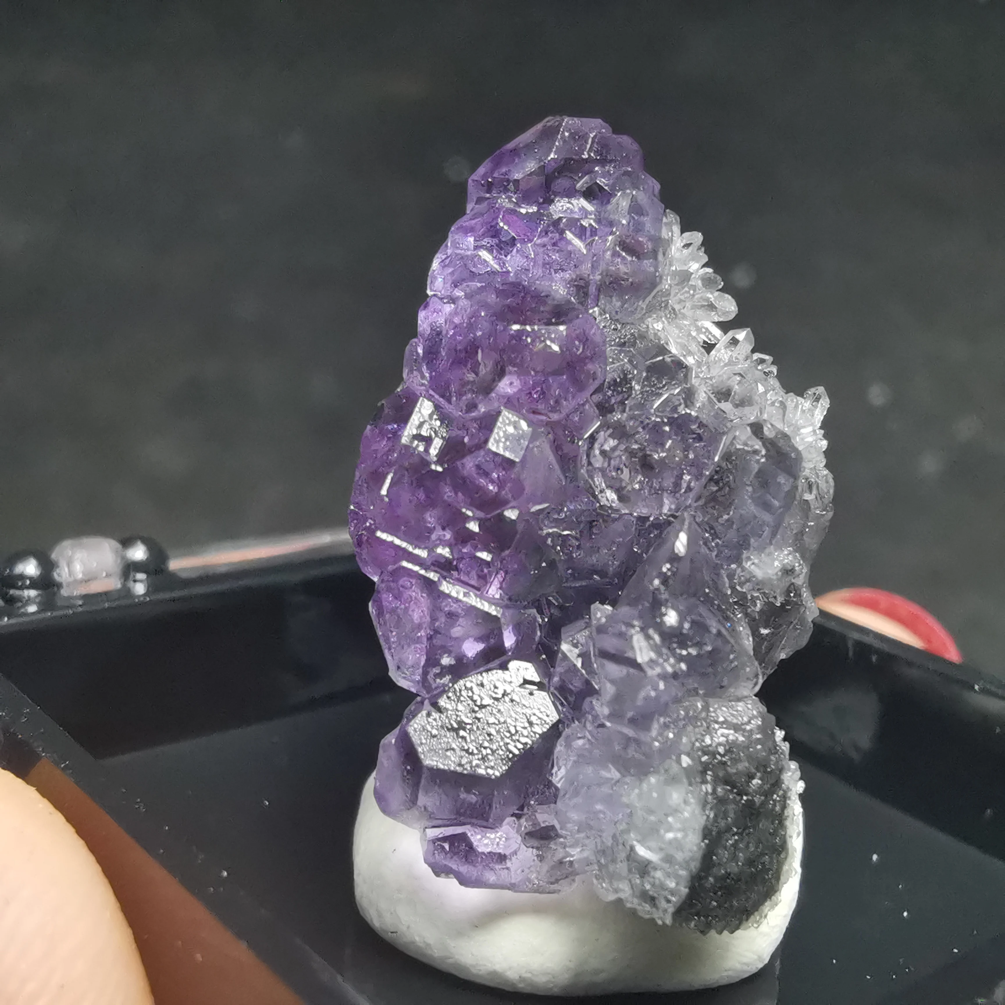 Natural rare purple fluorite cluster mineral specimen stone and CRYSTAL HEALING CRYSTAL QUARTZ GEM sending box
Natural rare purple fluorite cluster mineral specimen stone and CRYSTAL HEALING CRYSTAL QUARTZ GEM sending box