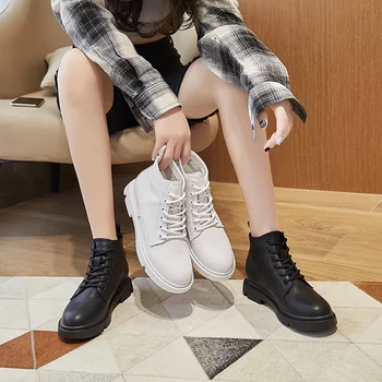 2020 new British style boots women's Plush student casual short leather boots 
2020 new British style boots women's Plush student casual short leather boots
