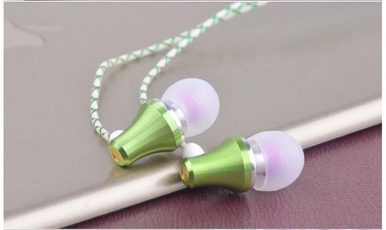 3.5mm In-Ear Earphone Metal Stereo Sound Headset Gamer Earbuds Control Button With Microphone For PC Smartphone Tablet Computer 3.5mm In-Ear Earphone Metal Stereo Sound Headset Gamer Earbuds Control Button With Microphone For PC Smartphone Tablet Computer