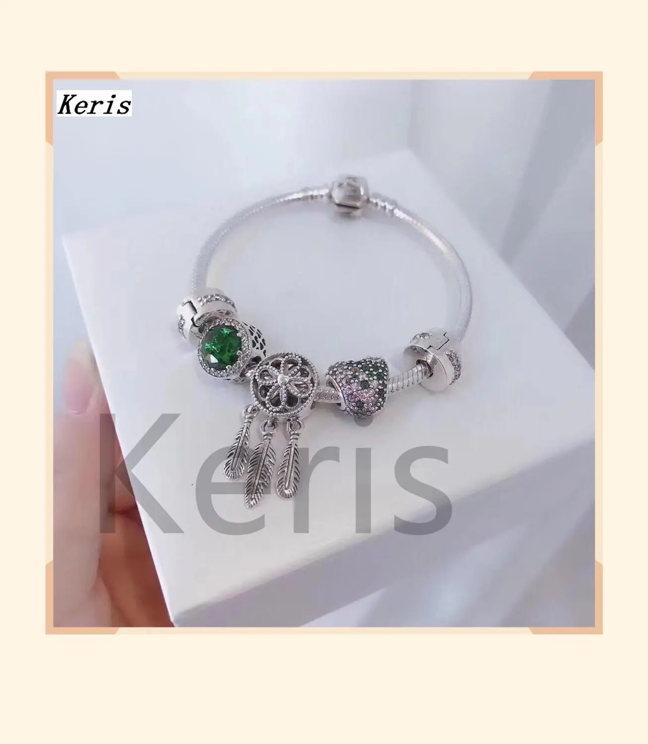 High Quality Reproduction 1:1 100% Silver Green Cat-Eye Decorative Chain Bracelet Free Delivery
High Quality Reproduction 1:1 100% Silver Green Cat-Eye Decorative Chain Bracelet Free Delivery