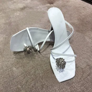 Beach Slippers Women High Heels Bling Slides 2020 Sandalias Mujer Crystal Sandalias Mujer Clip Toe Outside Sexy Zapatos De Mujer
Beach Slippers Women High Heels Bling Slides 2020 Sandalias Mujer Crystal Sandalias Mujer Clip Toe Outside Sexy Zapatos De Mujer