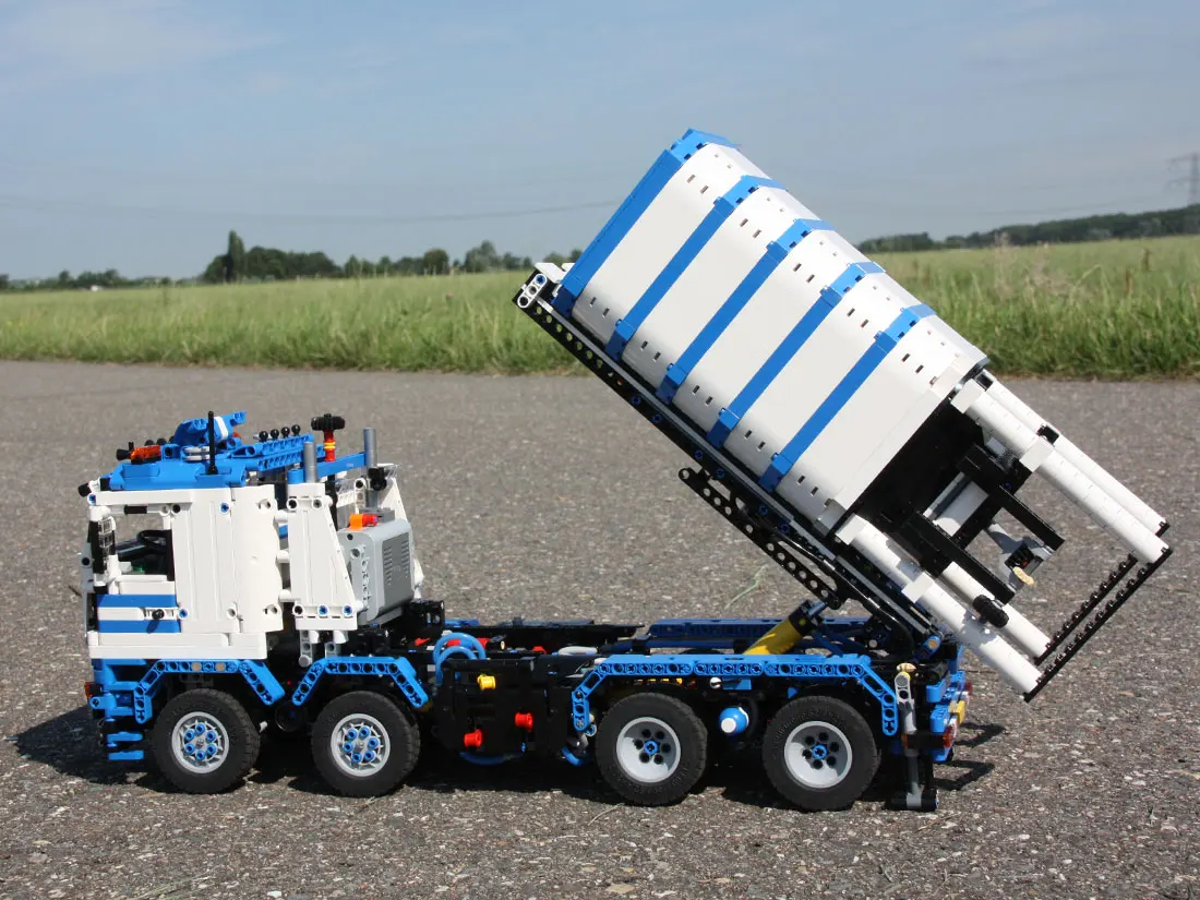 12901 MOC 12901 Silo Truck by Designer Han with 2811 pieces