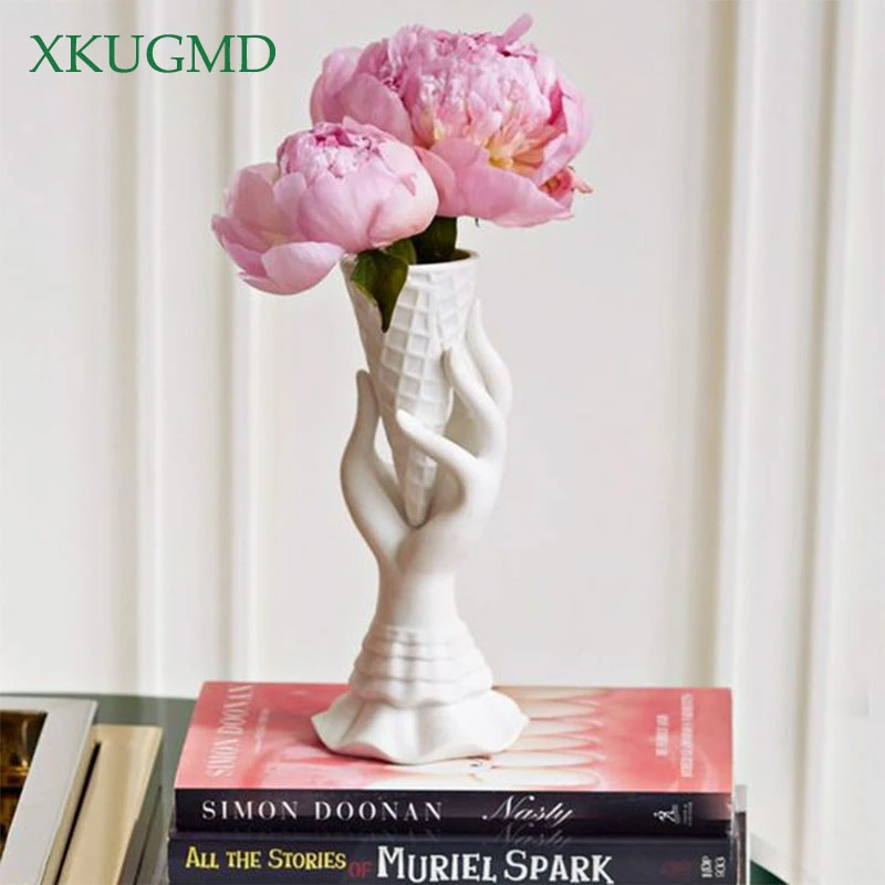 Американский Джонатан Адлер, держащий мороженое, ручная модель, керамическая ваза для цветов, украшения для дома, милые украшения
Американский Джонатан Адлер, держащий мороженое, ручная модель, керамическая ваза для цветов, украшения для дома, милые украшения