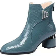 Gift mother lovely genuine leather ankle boots women square heels plus size 34-41 warm plush martin boots female shoes
Gift mother lovely genuine leather ankle boots women square heels plus size 34-41 warm plush martin boots female shoes