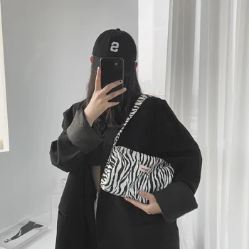 Animal Zebra Printed Underarm Bags For Women 2020 New Designer Casual Canvas Handbag Female Small Shoulder Bag Daily Travel Bags
Animal Zebra Printed Underarm Bags For Women 2020 New Designer Casual Canvas Handbag Female Small Shoulder Bag Daily Travel Bags