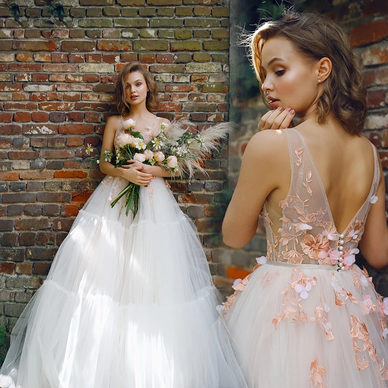 Luxury White Pink V Neck Wedding Dresses 2021 Dubai Handmade Flowers A Line Tulle Bridal Gowns Summer Beach Seaside
Luxury White Pink V Neck Wedding Dresses 2021 Dubai Handmade Flowers A Line Tulle Bridal Gowns Summer Beach Seaside
