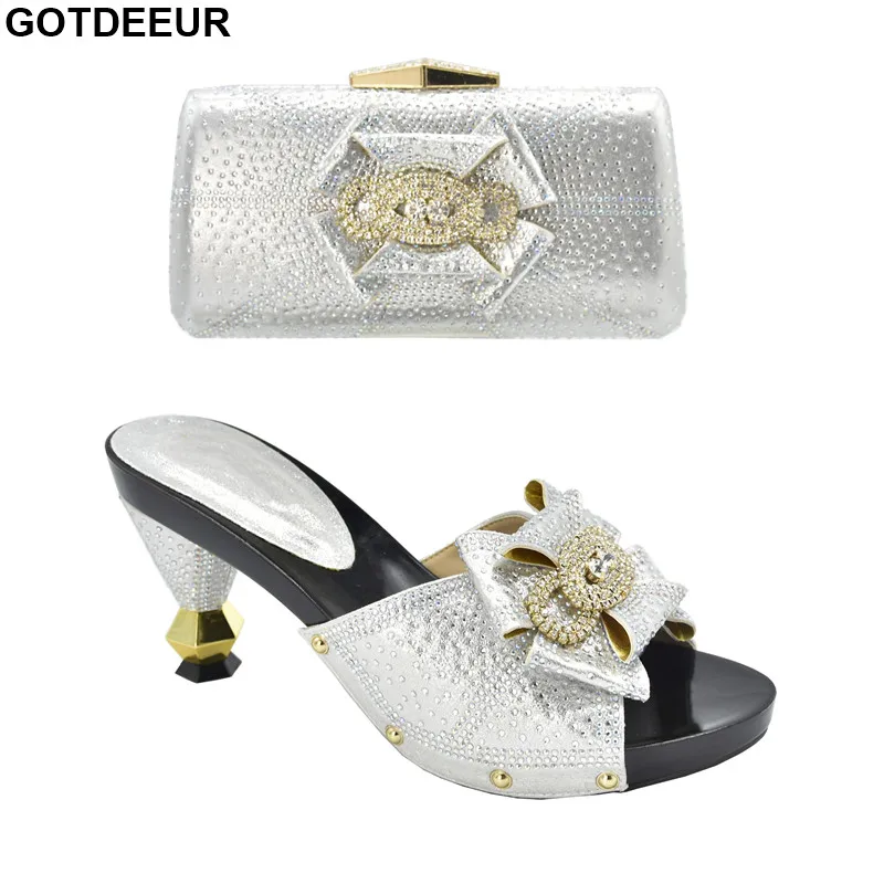 New Italian Shoes with Matching Bag Set Decorated with Appliques African Shoes and Bags Matching Set Elegant Italian Women Pumps
New Italian Shoes with Matching Bag Set Decorated with Appliques African Shoes and Bags Matching Set Elegant Italian Women Pumps