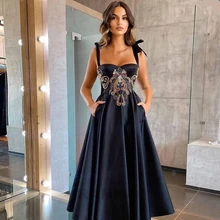 RANMO 2021 Navy Blue Satin A Line Short Evening Party Dresses With Adjust Straps Sweetheart Applique Tea Length Prom Gowns
RANMO 2021 Navy Blue Satin A Line Short Evening Party Dresses With Adjust Straps Sweetheart Applique Tea Length Prom Gowns