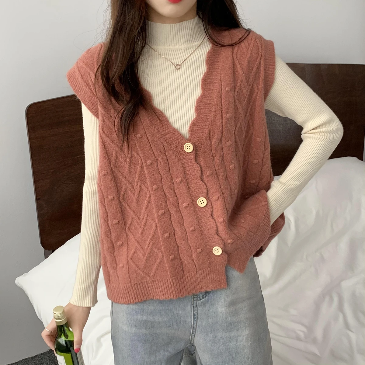 Women 2021 Autumn and winter Vest Sweater Fashion Loose Knitted V Neck Sleeveless Vents Female Waistcoat Chic Tops
Women 2021 Autumn and winter Vest Sweater Fashion Loose Knitted V Neck Sleeveless Vents Female Waistcoat Chic Tops