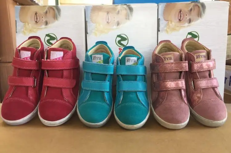 Export Italian children's shoes autumn and winter models girls leather sports shoes travel shoes student shoes
Export Italian children's shoes autumn and winter models girls leather sports shoes travel shoes student shoes