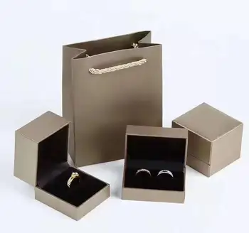 Wholesale high-end parchment jewelry packaging box clamshell type ring box pair ring box
Wholesale high-end parchment jewelry packaging box clamshell type ring box pair ring box