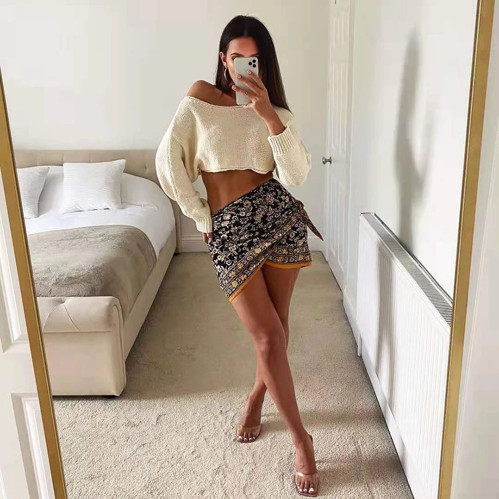 2021 Women Vintage Yellow Patchwork Floral Print Sarong Skirt Female Side Bow Tied Kimono Mini skirt
2021 Women Vintage Yellow Patchwork Floral Print Sarong Skirt Female Side Bow Tied Kimono Mini skirt