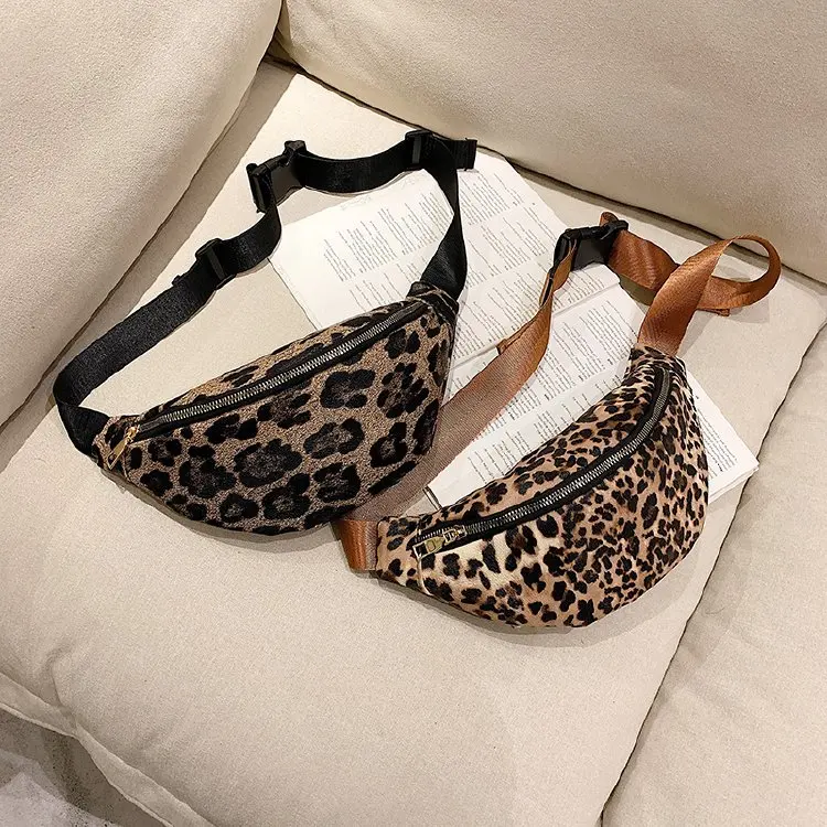 Winter Furry Leopord Pattern Chest Pack 2020 New Style Europe And America Versatile Leopord Pattern Wallet for Men And Women Fas
Winter Furry Leopord Pattern Chest Pack 2020 New Style Europe And America Versatile Leopord Pattern Wallet for Men And Women Fas