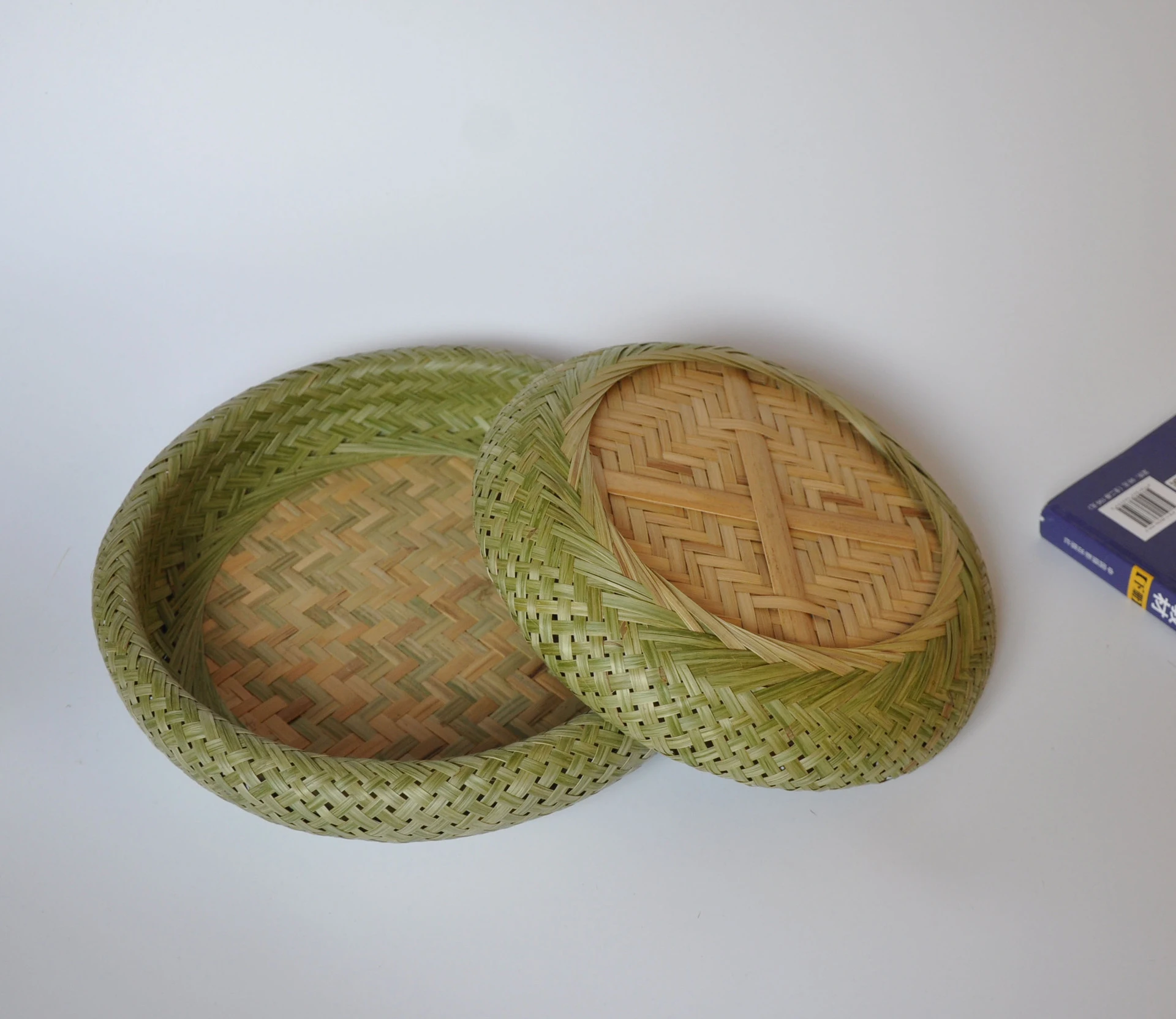 Green double-layer bamboo basket bread basket debris storage basket home snack storage basket
Green double-layer bamboo basket bread basket debris storage basket home snack storage basket