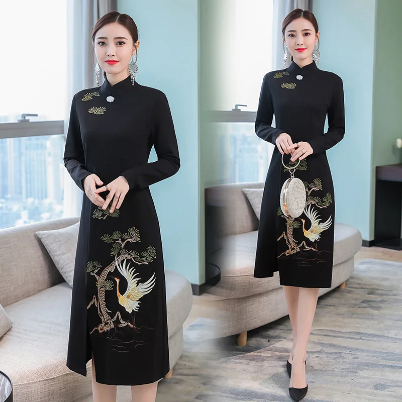 2018 Spring And Autumn New Style Retro National Wind Embroidery Mid-length Improved Cheongsam Slimming Elegant Long-sleeved Dres
2018 Spring And Autumn New Style Retro National Wind Embroidery Mid-length Improved Cheongsam Slimming Elegant Long-sleeved Dres