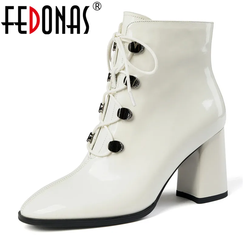 FEDONAS Women Genuine Cow Patent Leather Ankle Boots Warm Winter Short Boots for Women High Heeled Big Size Office Shoes Woman
FEDONAS Women Genuine Cow Patent Leather Ankle Boots Warm Winter Short Boots for Women High Heeled Big Size Office Shoes Woman