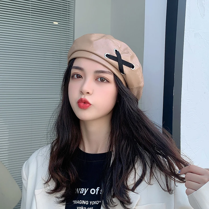 Female Korean Retro Solid Color PU Bright Leather Autumn Winter Beret Tether Cross Wild British Painter Artist Newsboy Student
Female Korean Retro Solid Color PU Bright Leather Autumn Winter Beret Tether Cross Wild British Painter Artist Newsboy Student