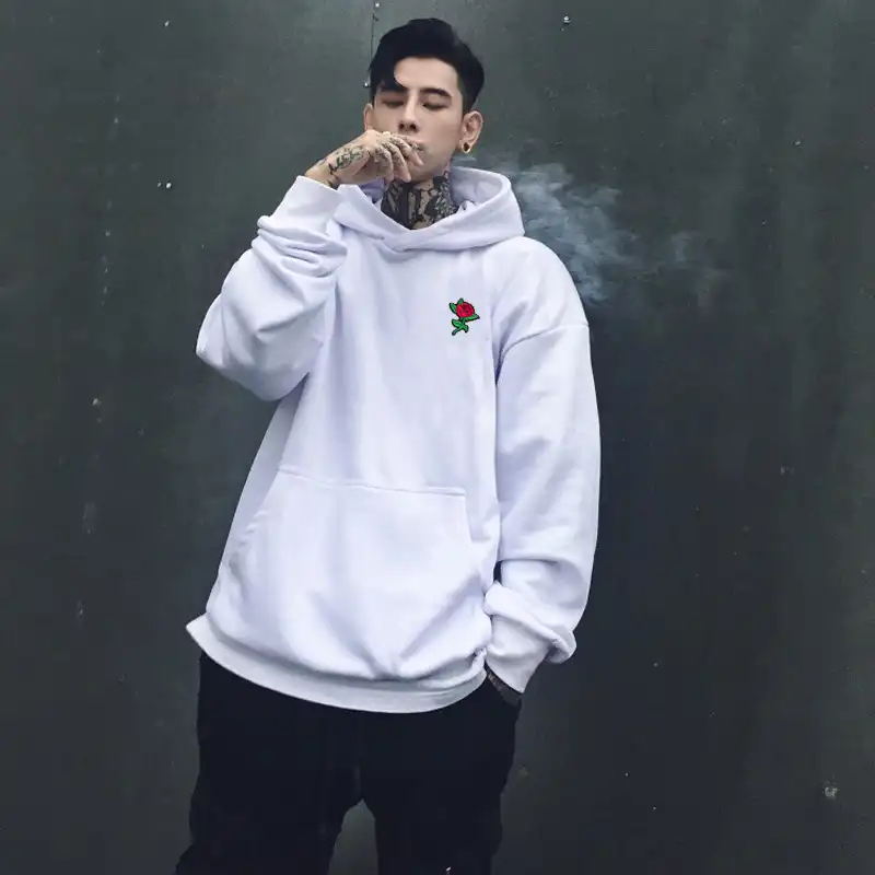 sudadera blanca con rosas