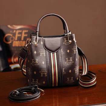 Bucket Bag Women 2020 New Simplicity Soft Skin Handbag Shoulder Messenger Classic Old Flower Wide Shoulder Strap High Capacity
Bucket Bag Women 2020 New Simplicity Soft Skin Handbag Shoulder Messenger Classic Old Flower Wide Shoulder Strap High Capacity