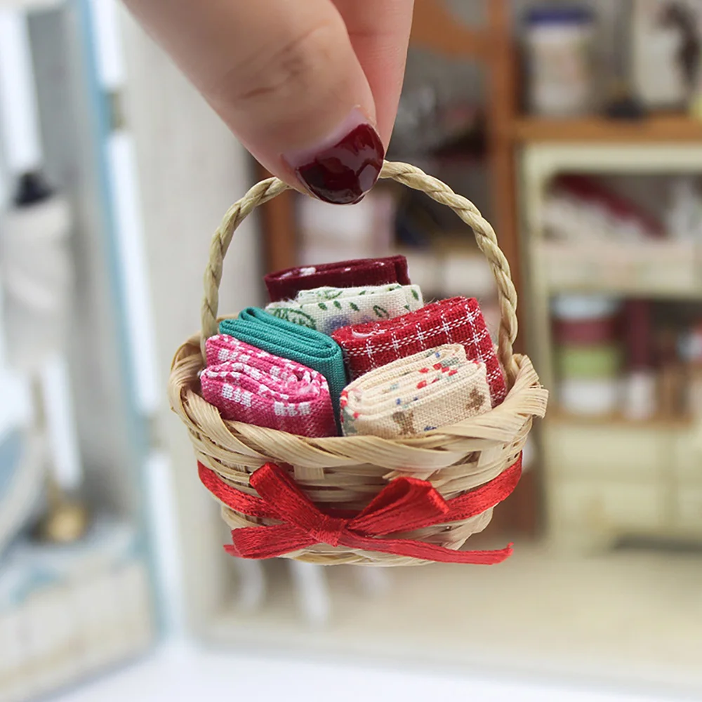 

1/12 Dollhouse Miniature Accessories Mini Cloth Basket Simulation Furniture Model Toys for Doll House Decoration