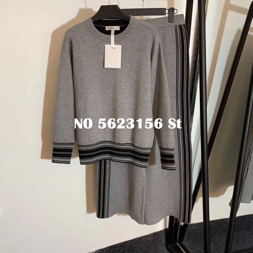 High-end Design Women's Sets 8 Letter Round Neck Long-sleeved Tops+ Striped Wide-leg Pants Knit Suit 2 Piece Set Women Clothes
High-end Design Women's Sets 8 Letter Round Neck Long-sleeved Tops+ Striped Wide-leg Pants Knit Suit 2 Piece Set Women Clothes