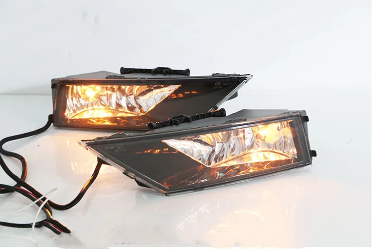 eOsuns led drl daytime running light+fog lamp for Skoda Rapid Spaceback 2018-2019 with Dynamic moving yellow turn signal
eOsuns led drl daytime running light+fog lamp for Skoda Rapid Spaceback 2018-2019 with Dynamic moving yellow turn signal