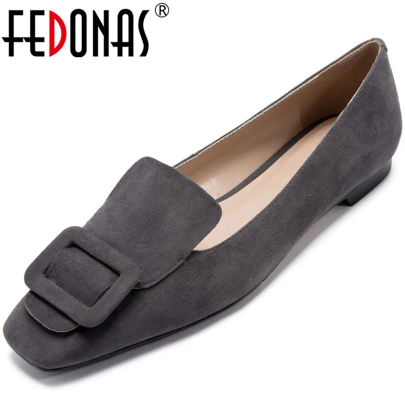 FEDONAS New Fashion Women Party Prom Flats Spring Summer Buttons Decoration Thick Heels Shoes Point Toe 2020 Classic Shoes Woman
FEDONAS New Fashion Women Party Prom Flats Spring Summer Buttons Decoration Thick Heels Shoes Point Toe 2020 Classic Shoes Woman