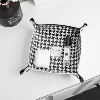 Hot Light luxury style Desktop Sundries Storage Basket Makeup Cosmetic Small items Sundries Storage Boxes key Organizer Gift
Hot Light luxury style Desktop Sundries Storage Basket Makeup Cosmetic Small items Sundries Storage Boxes key Organizer Gift