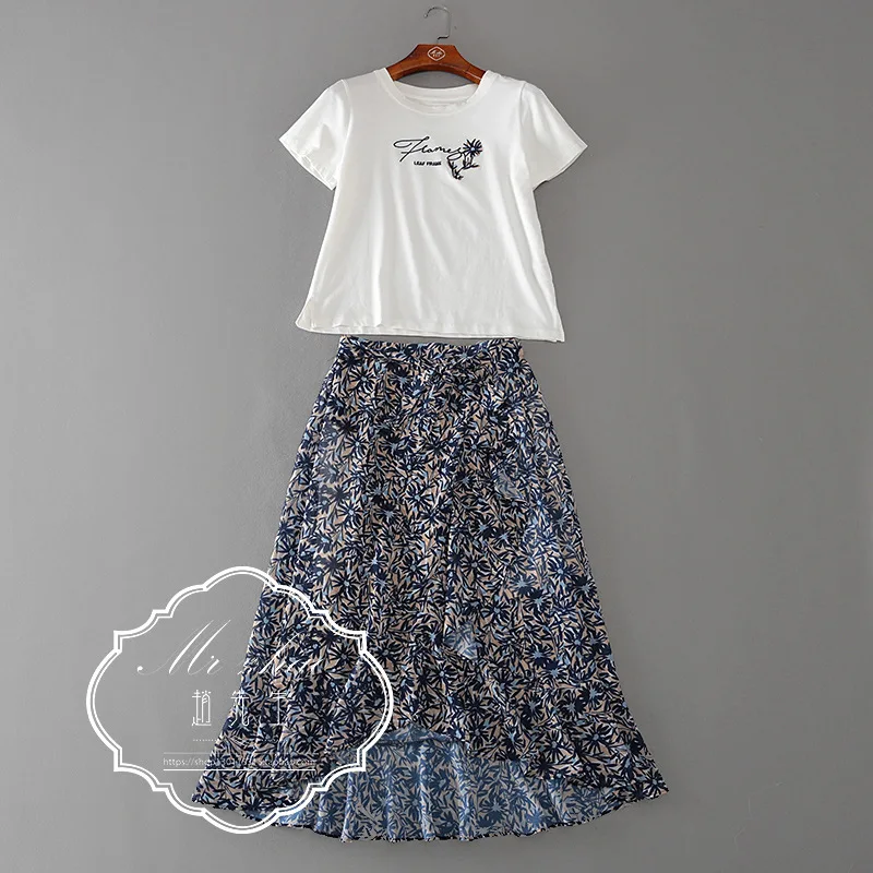 A Generation of Short-sleeved round Collar T-shirt + Irregular Hem High-waisted Printed Skirt Two-Piece Set Entity
A Generation of Short-sleeved round Collar T-shirt + Irregular Hem High-waisted Printed Skirt Two-Piece Set Entity