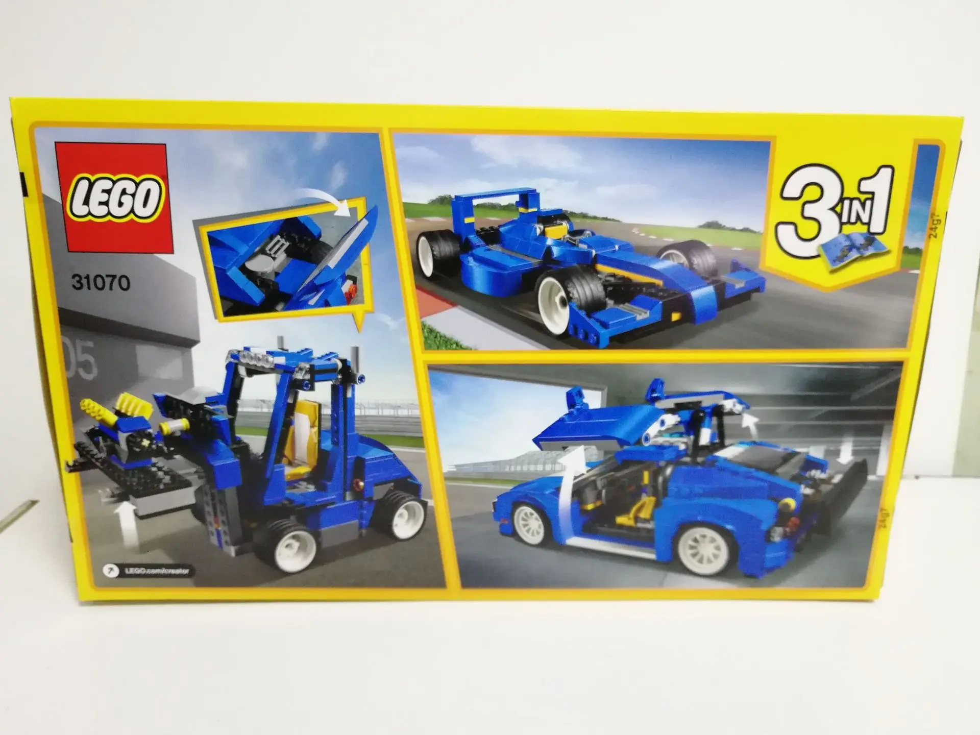 Denmark Yue High Educational Inserted Building Blocks Creative Flexible Series Turbine Tracked Race Car 31070
Denmark Yue High Educational Inserted Building Blocks Creative Flexible Series Turbine Tracked Race Car 31070