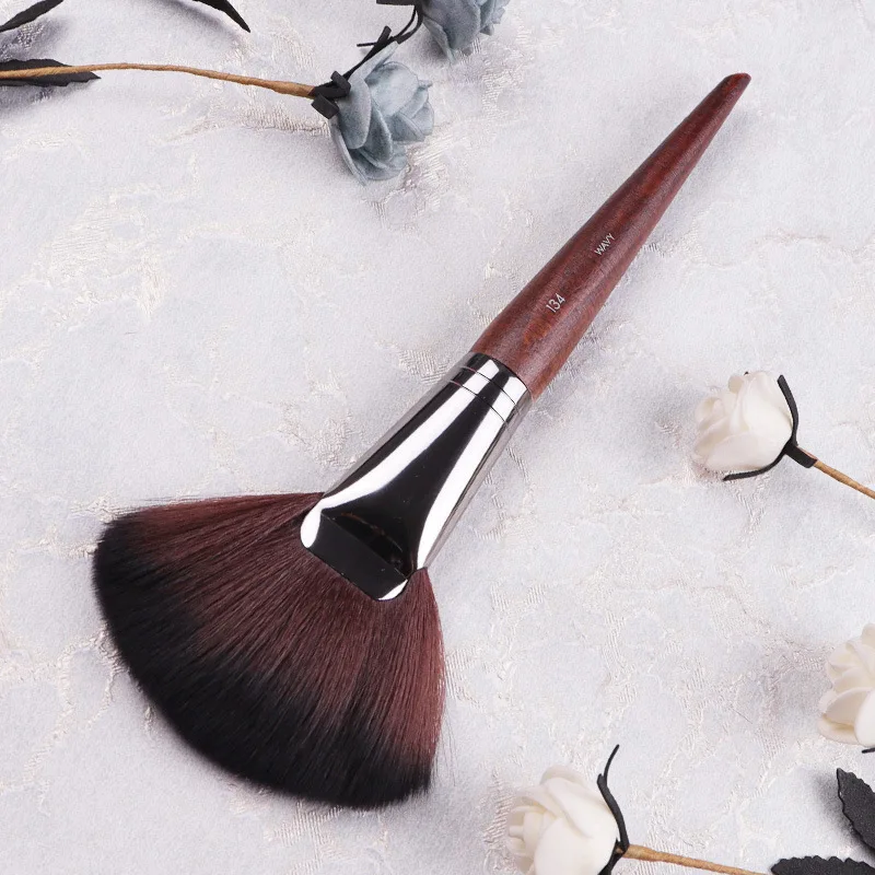 Fan Shaped Paint Blogger Recommends Large-scale Powder Brush High-end Log Color Series Makeup Brush Makeup tool f 134
Fan Shaped Paint Blogger Recommends Large-scale Powder Brush High-end Log Color Series Makeup Brush Makeup tool f 134