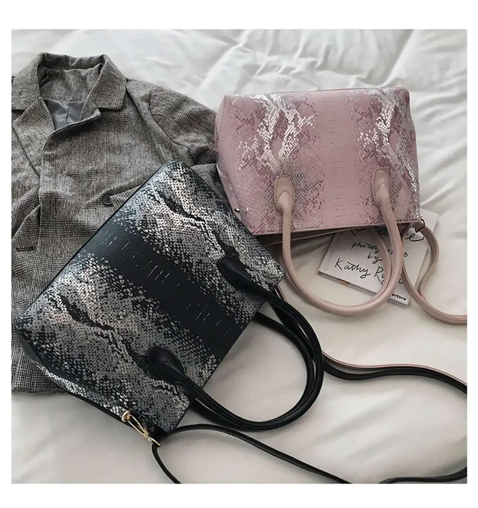 12099562881_1932133687
