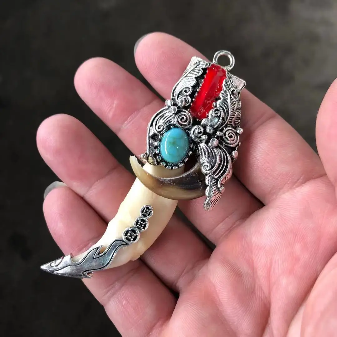 Dog tooth pendant inlaid with hidden silver teeth set Titanium Steel Necklace Pendant
Dog tooth pendant inlaid with hidden silver teeth set Titanium Steel Necklace Pendant