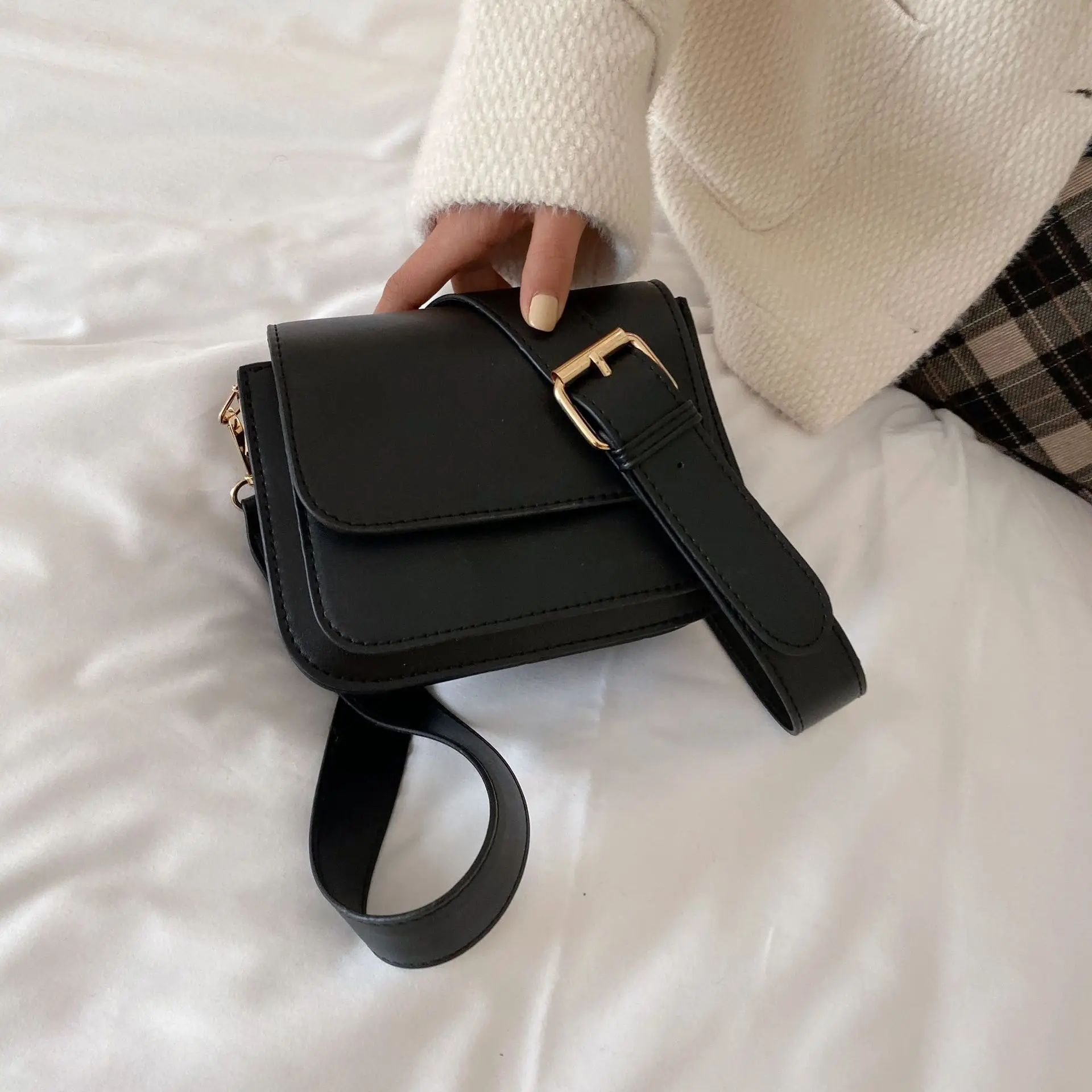 High Grade Sense Bag Women's 2019 New Style Winter Fashion Western Style Textured Shoulder Bag Versatile Shoulder Square Sling B 
High Grade Sense Bag Women's 2019 New Style Winter Fashion Western Style Textured Shoulder Bag Versatile Shoulder Square Sling B
