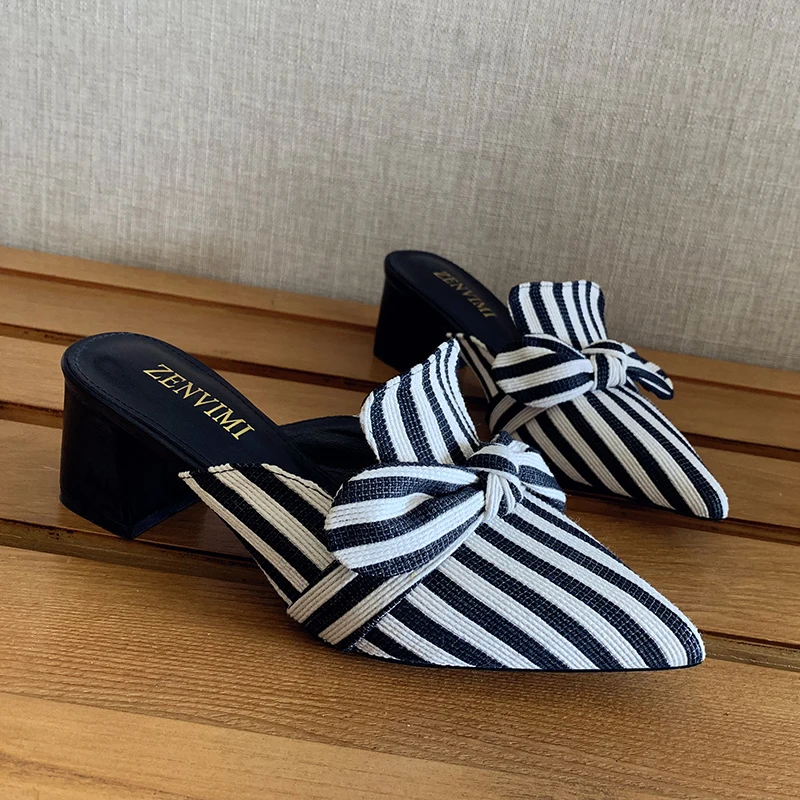 2020 Sandals Women Fashion Luxury Designers Black White Striped Butterfly Knot Pointed Slipper Slides Low Heels Woman Shoes
2020 Sandals Women Fashion Luxury Designers Black White Striped Butterfly Knot Pointed Slipper Slides Low Heels Woman Shoes